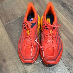 BRAND NEW MENS HOKA SPEEDGOAT 5